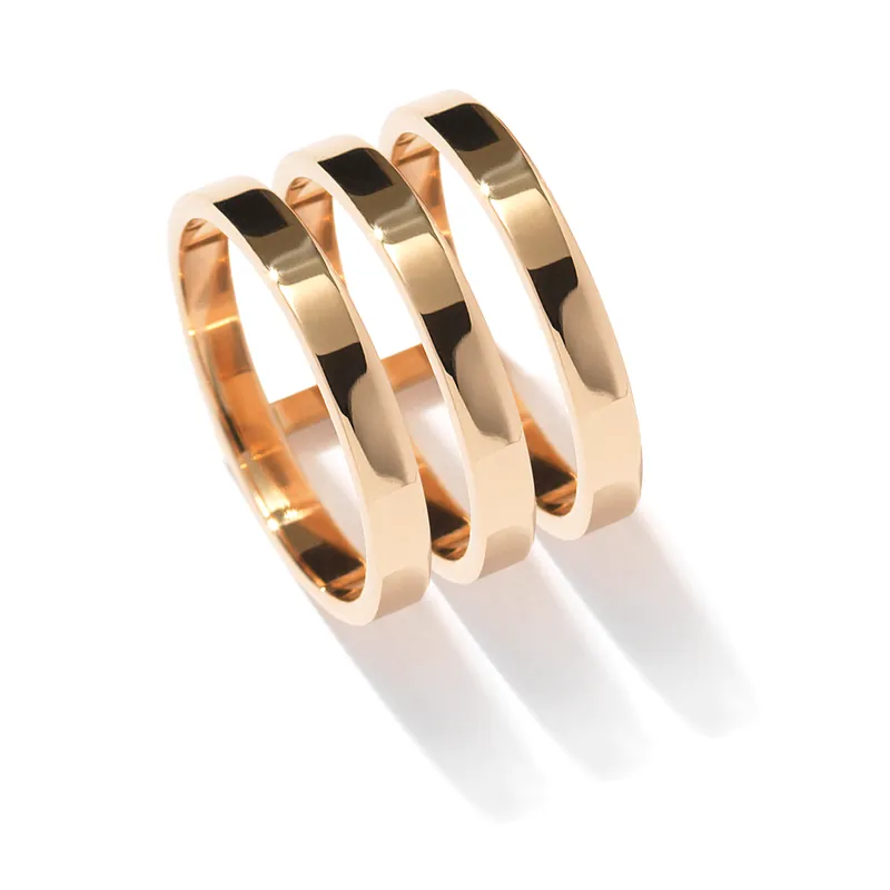 Berbère three-row ring in pink gold, three slim bands joined into one, on a light grey ground.